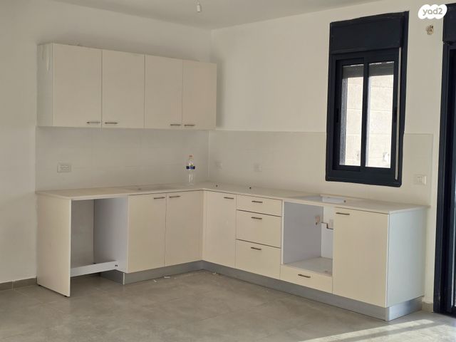 לאה גולדברג 