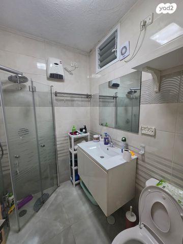 דירה, רמב"ם, ראשון לציון