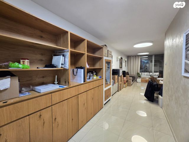 דירה, רמב"ם, ראשון לציון