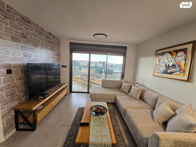 קרית הפרחים - 2005