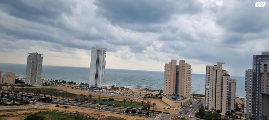 אמנון ליפקין שחק 