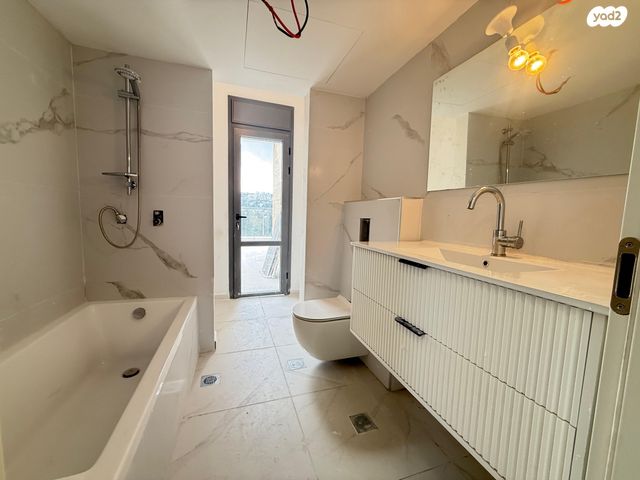 גג/ פנטהאוז, שדרות טרומפלדור, נווה שאנן, חיפה