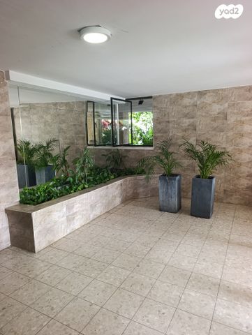 אהרון שקולניק 