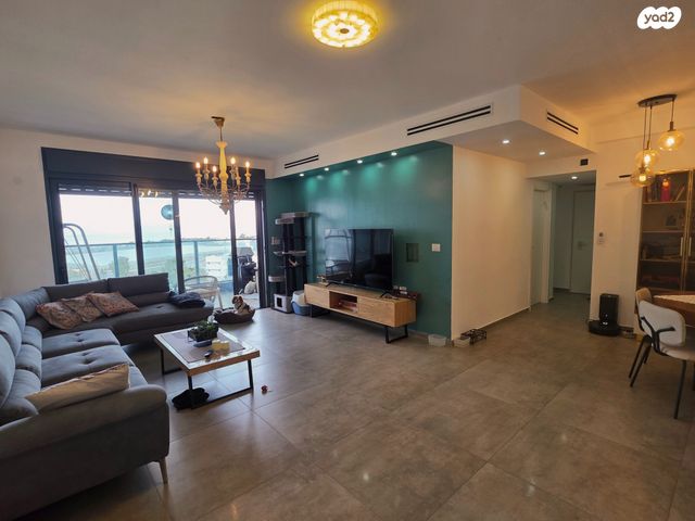 דירה, דולפין, גלי כרמל, טירת כרמל