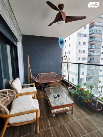 דירה, דולפין, גלי כרמל, טירת כרמל