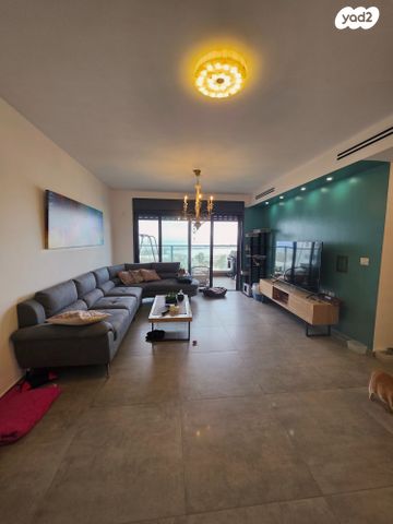 דירה, דולפין, גלי כרמל, טירת כרמל