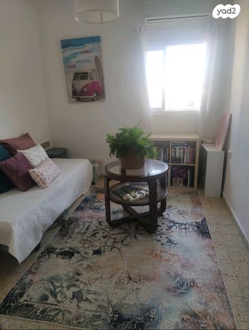 דירה, אהרון שקולניק, ג' / מרכז מזרח העיר, רחובות