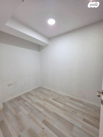 משרדים, חיים עוזר, המרכז השקט / מרכז העיר, פתח תקווה