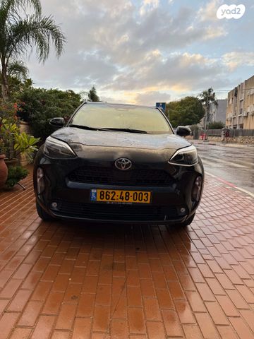 טויוטה יאריס קרוס