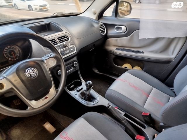 מודעת רכב אם ג'י MG3