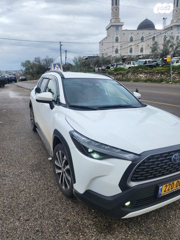 מודעת רכב טויוטה קורולה קרוס
