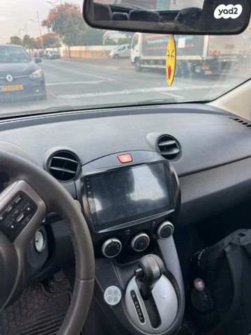 מודעת רכב מאזדה 2