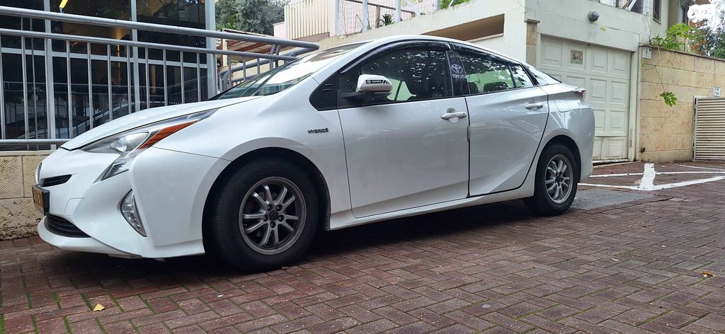 מודעת רכב טויוטה פריוס