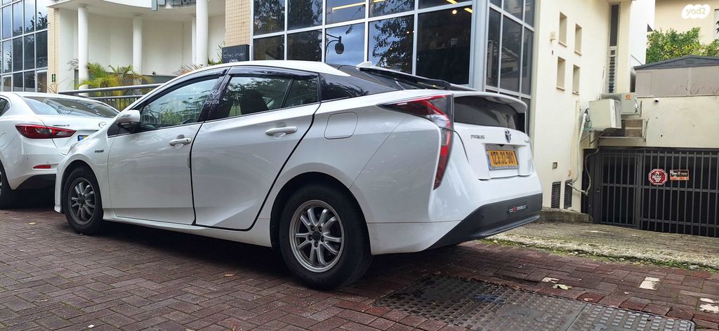 טויוטה פריוס