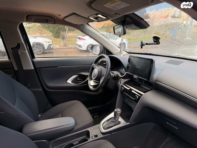 טויוטה יאריס קרוס