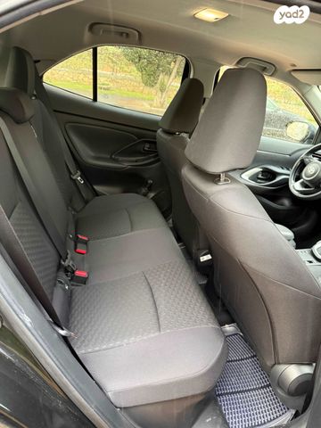 טויוטה יאריס קרוס