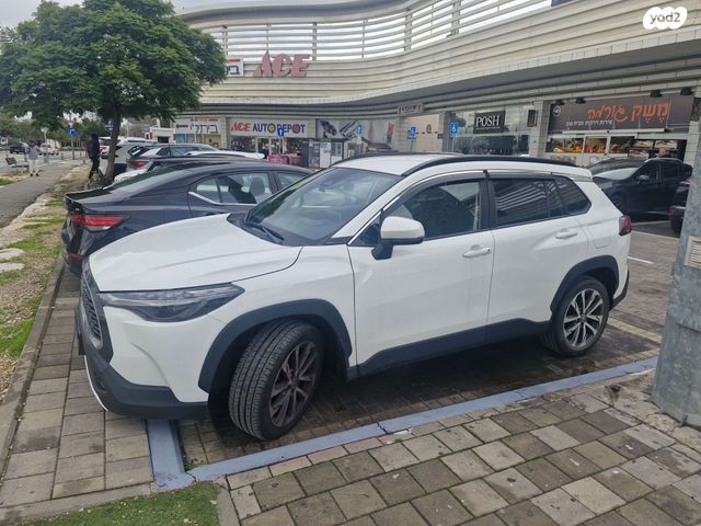 טויוטה קורולה קרוס