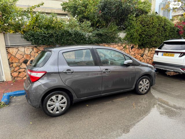 טויוטה יאריס