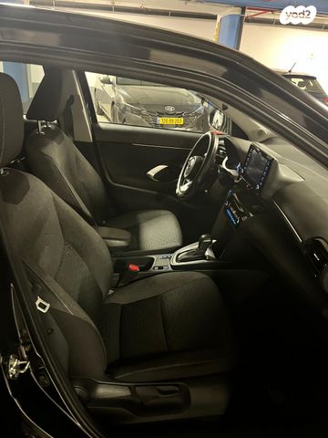 טויוטה יאריס קרוס