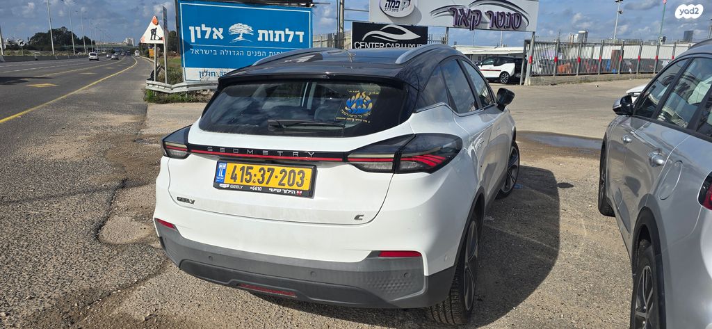 מודעת רכב ג׳ילי Geometry C