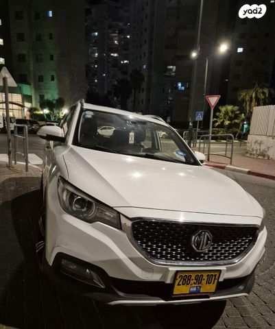 מודעת רכב אם ג'י ZS