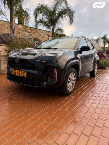 טויוטה יאריס קרוס