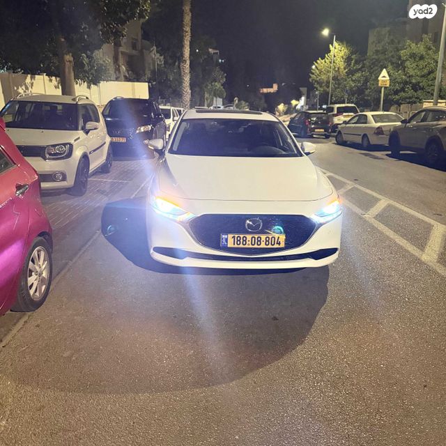 מודעת רכב מאזדה 3