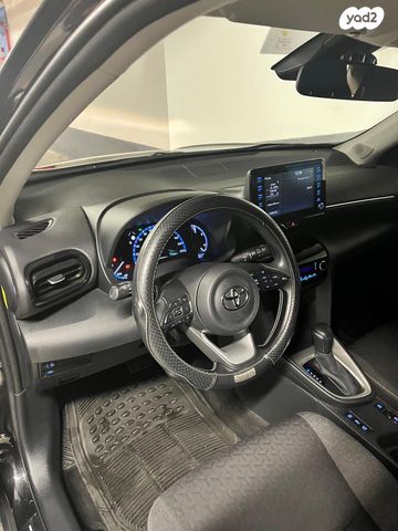 טויוטה יאריס קרוס