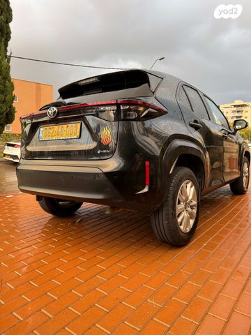 טויוטה יאריס קרוס