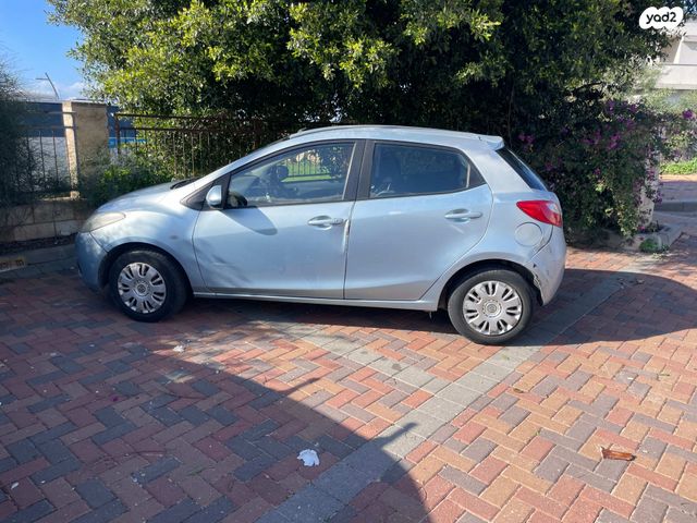 מודעת רכב מאזדה 2