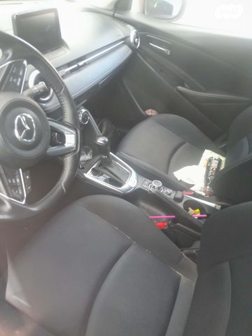 מודעת רכב מאזדה 2