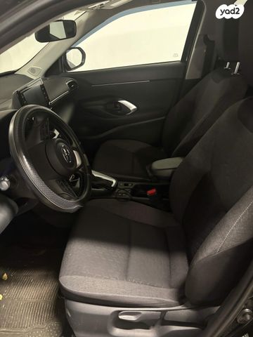 טויוטה יאריס קרוס