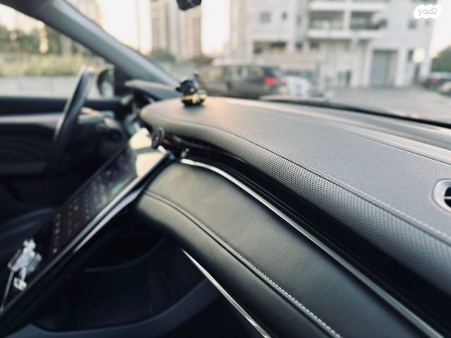 אם ג'י מארוול R