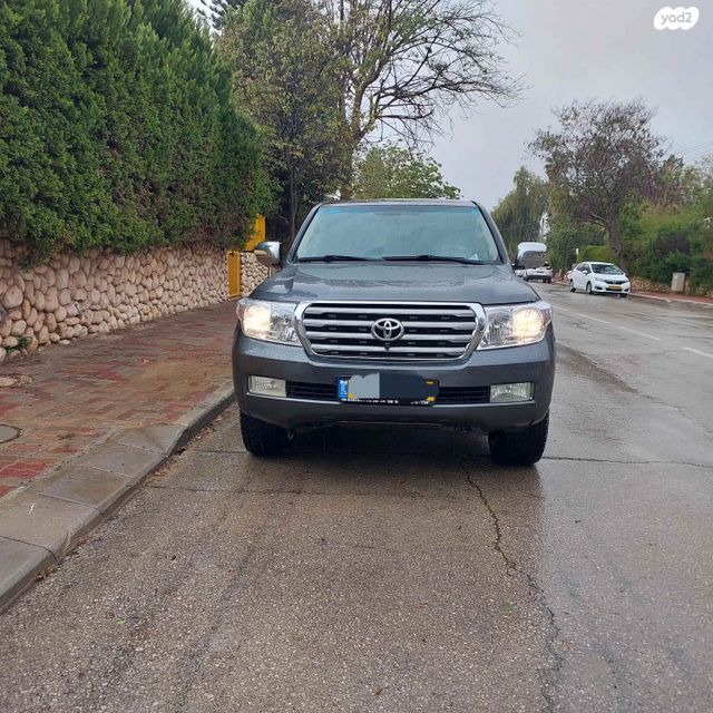 טויוטה לנד קרוזר