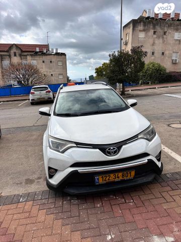 טויוטה RAV4