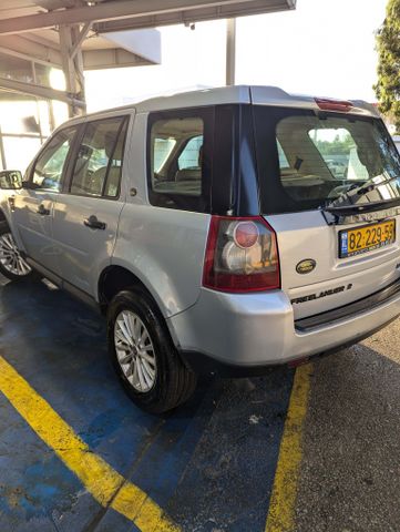 לנד רובר פרילנדר