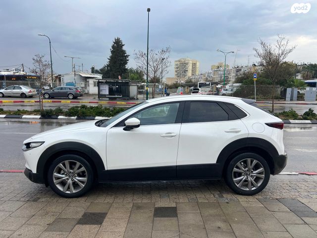 מודעת רכב מאזדה CX-30