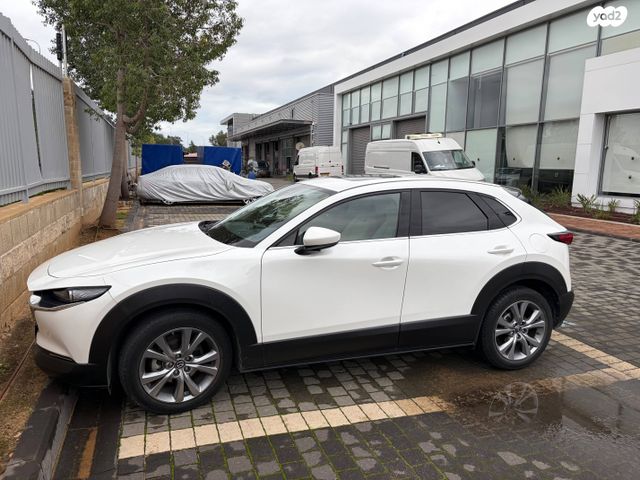 מודעת רכב מאזדה CX-30