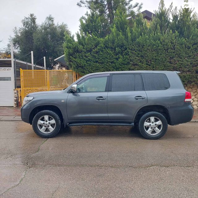 טויוטה לנד קרוזר