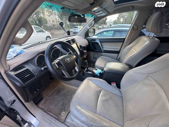 טויוטה לנד קרוזר