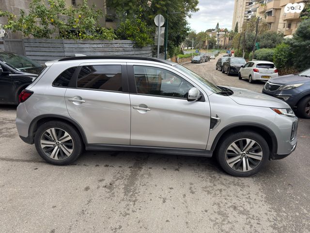 מודעת רכב מיצובישי ASX