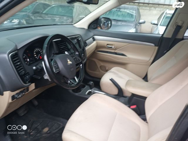 מיצובישי אאוטלנדר