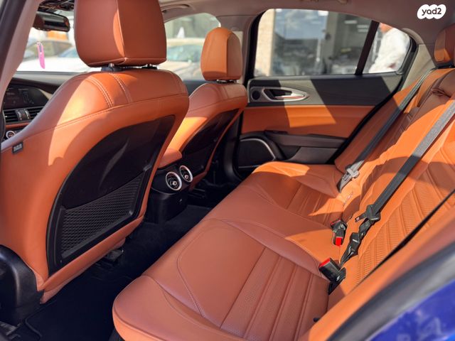 אלפא רומיאו ג'וליה