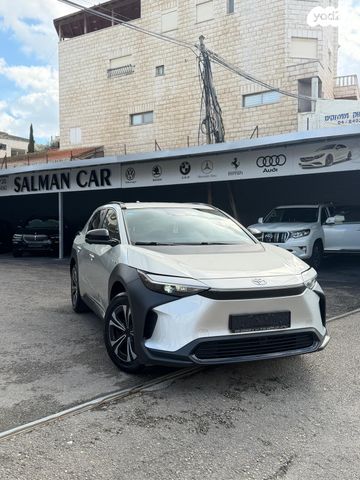 טויוטה bZ4X