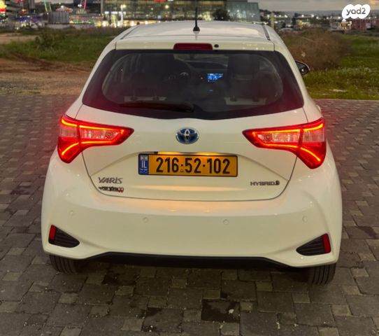 טויוטה יאריס
