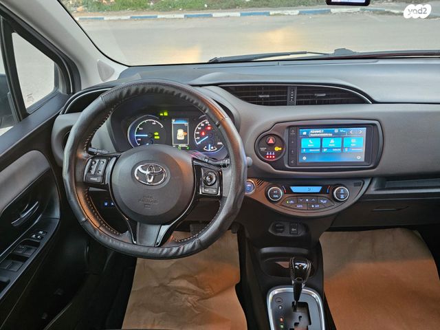 טויוטה יאריס