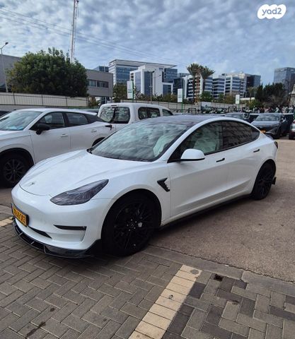 מודעת רכב טסלה מודל 3