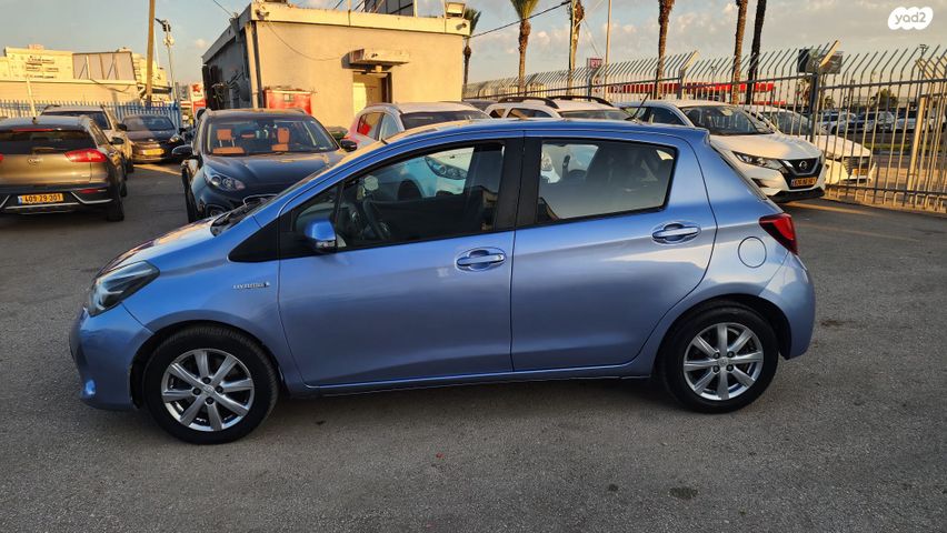 טויוטה יאריס