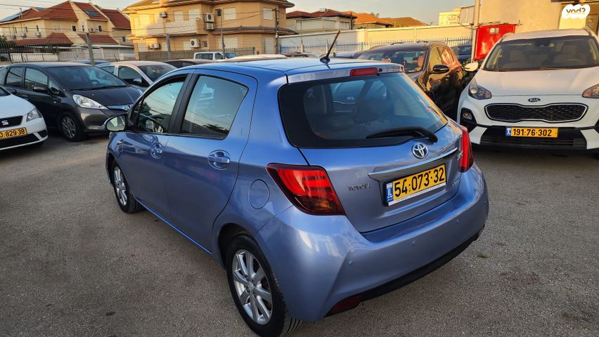טויוטה יאריס