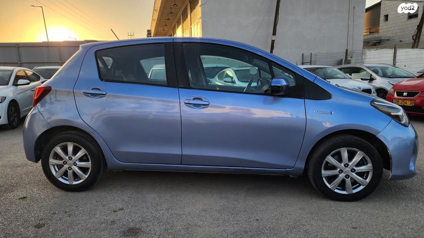 טויוטה יאריס